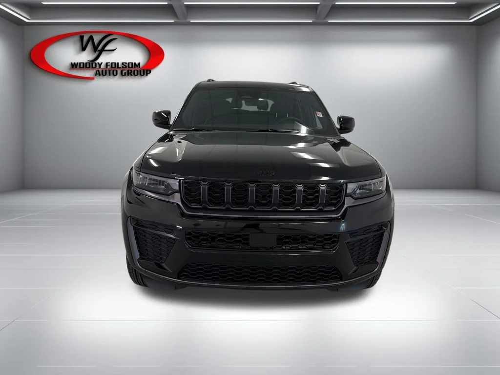 New 2026 Diamond Black Crystal Pearl-Coat Exterior Paint Jeep Altitude image 2