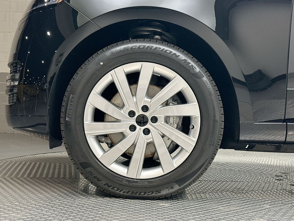 New 2026 Santorini Black Land Rover SE image 13