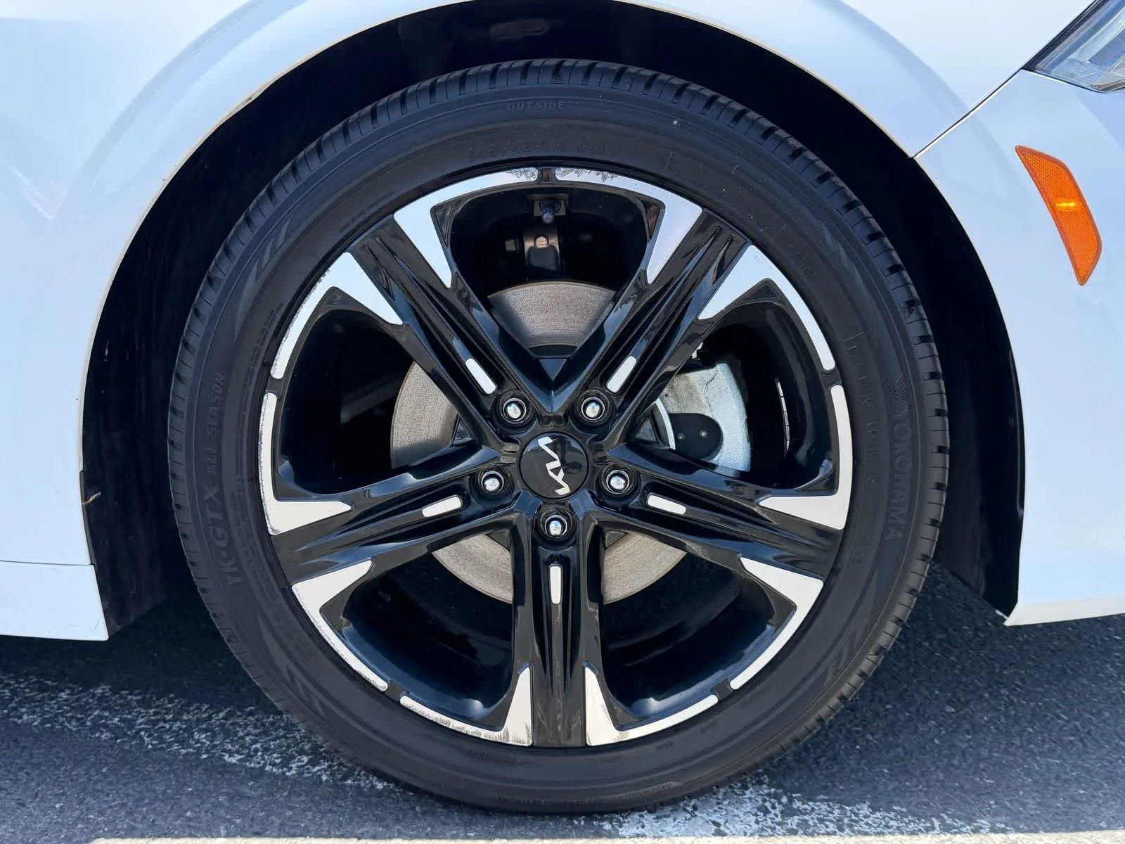 Used 2022 Glacial White Pearl Kia GT-Line image 10