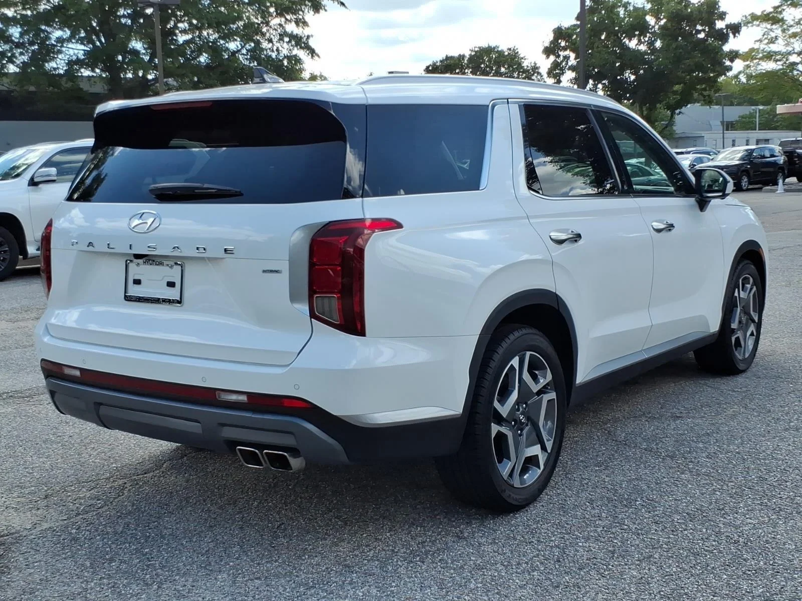 Used 2024 Hyper White Hyundai SEL 7P image 8