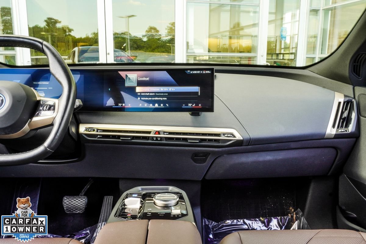 Used 2024 White BMW xDrive50 image 17
