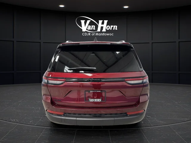 Used 2023 Velvet Jeep Altitude X image 12