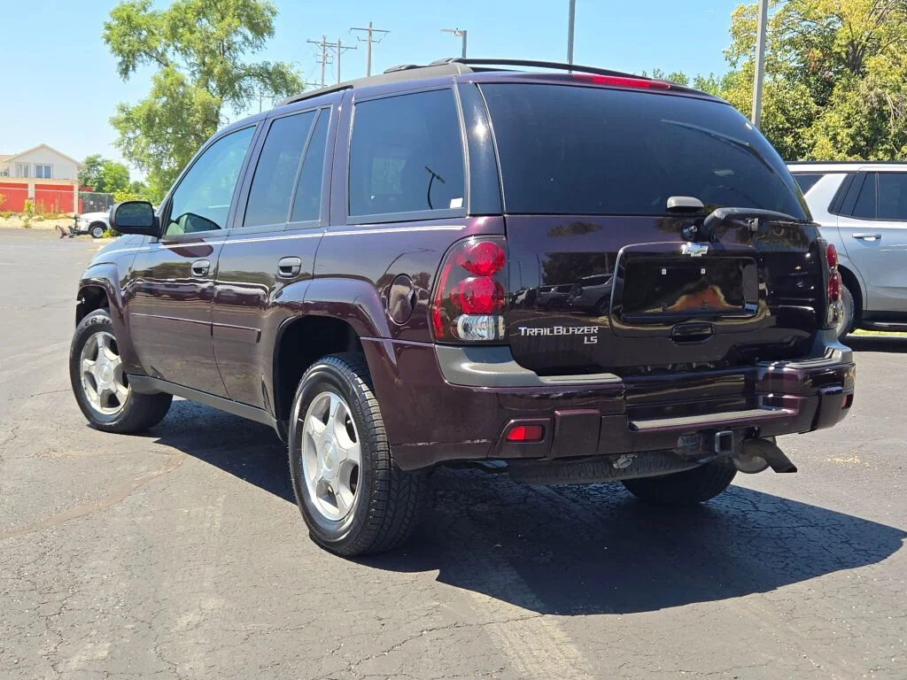 Used 2008 Red Chevrolet LS image 13