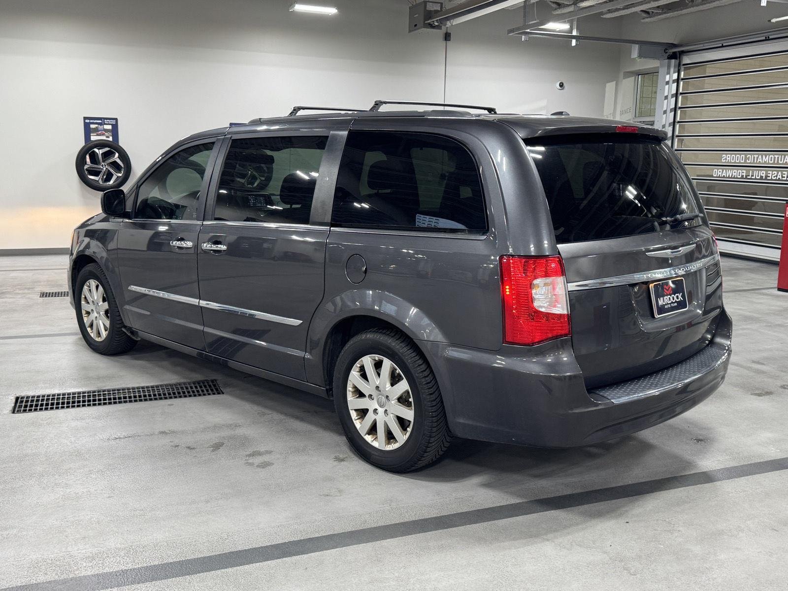 2016 Chrysler Town & Country Touring - Photo 10