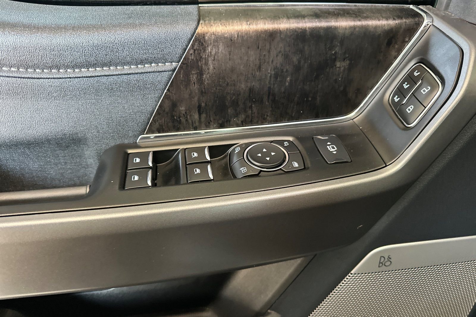 Used 2025 White Ford Lariat image 10