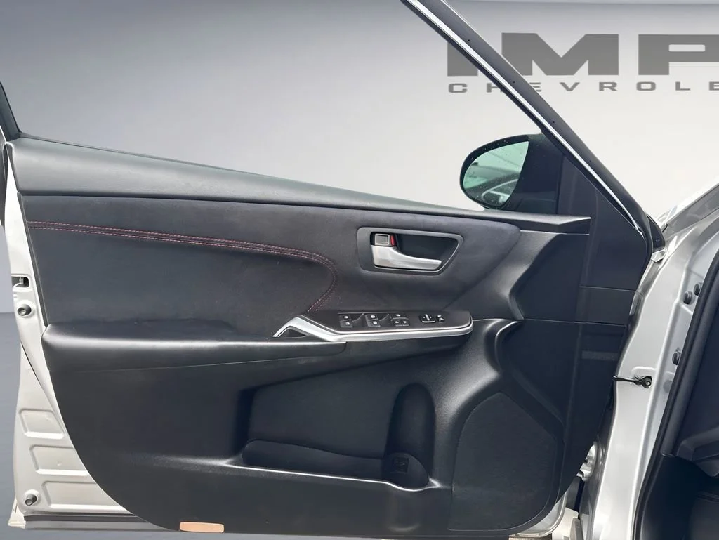 Used 2016  Toyota XSE image 27