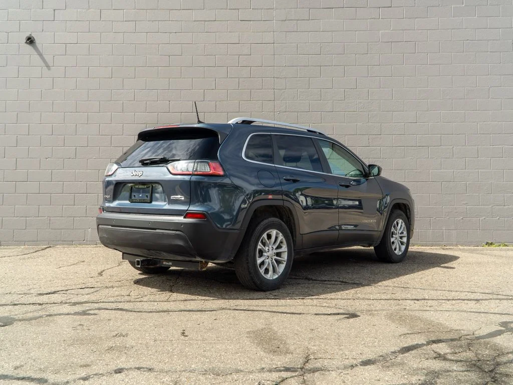 Used 2019 Blue Jeep Latitude image 7