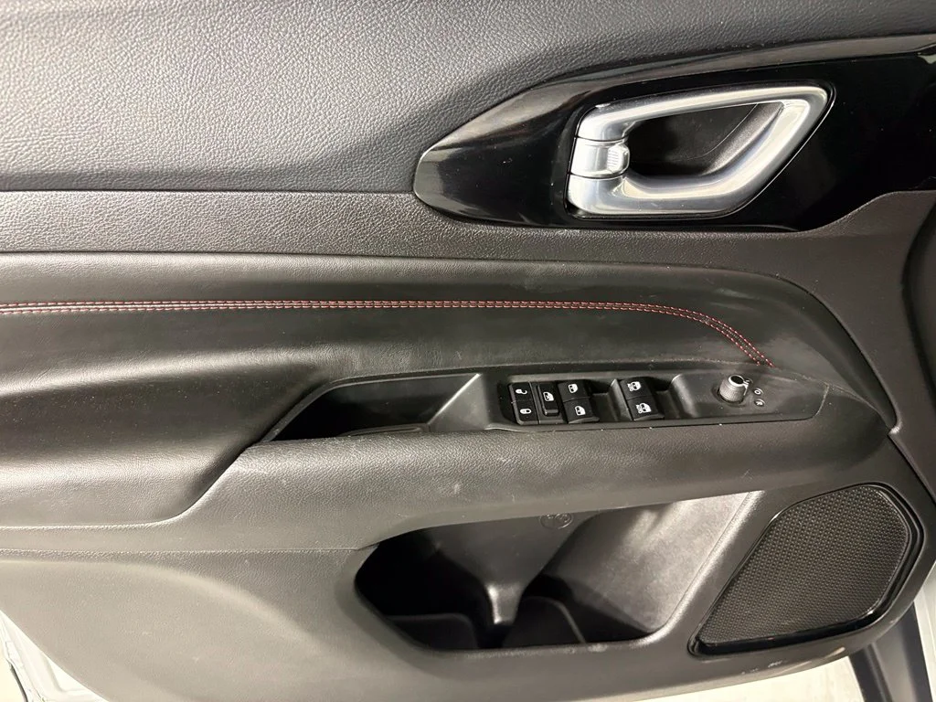 Used 2025 Silver Jeep Trailhawk image 19