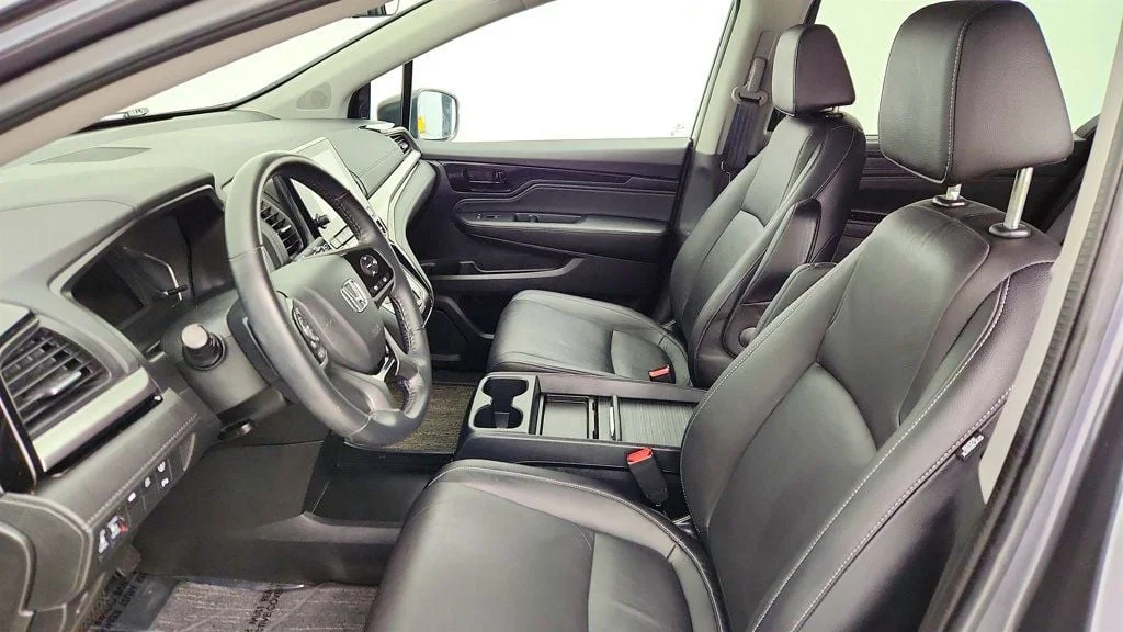 Used 2023 Modern Steel Metallic Honda Touring Automatic w/ Rear Entertainment System & Navigation image 21