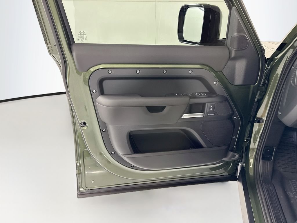 New 2026 Woolstone Green Land Rover S image 24