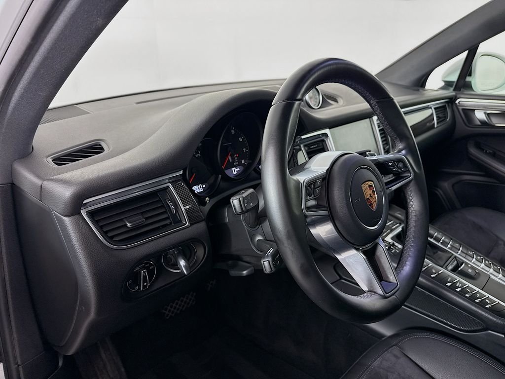 Certified Used 2018 White Porsche  image 4