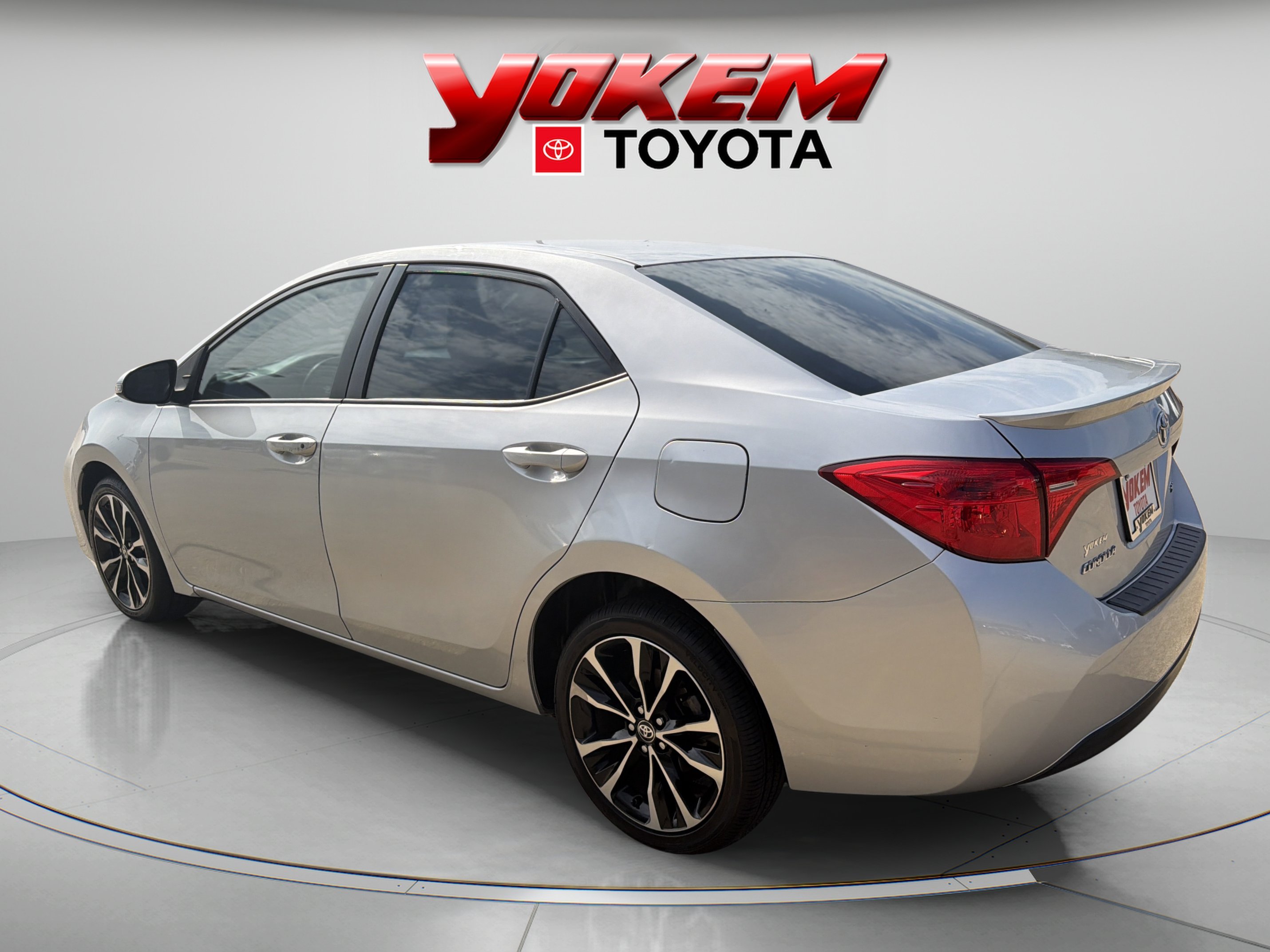 Used 2017 Silver Toyota SE image 6