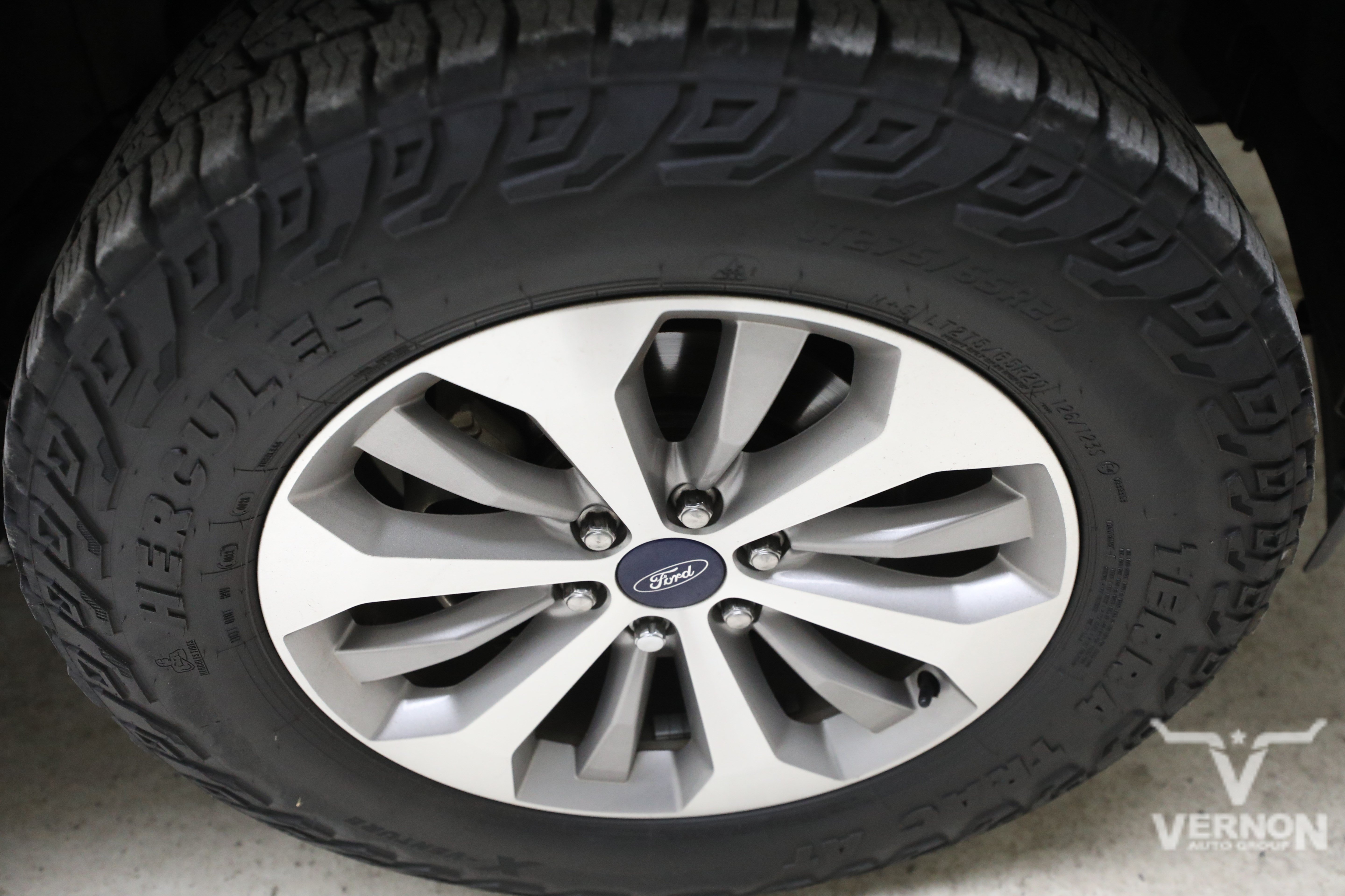 Used 2017 Shadow Black Ford Y image 28