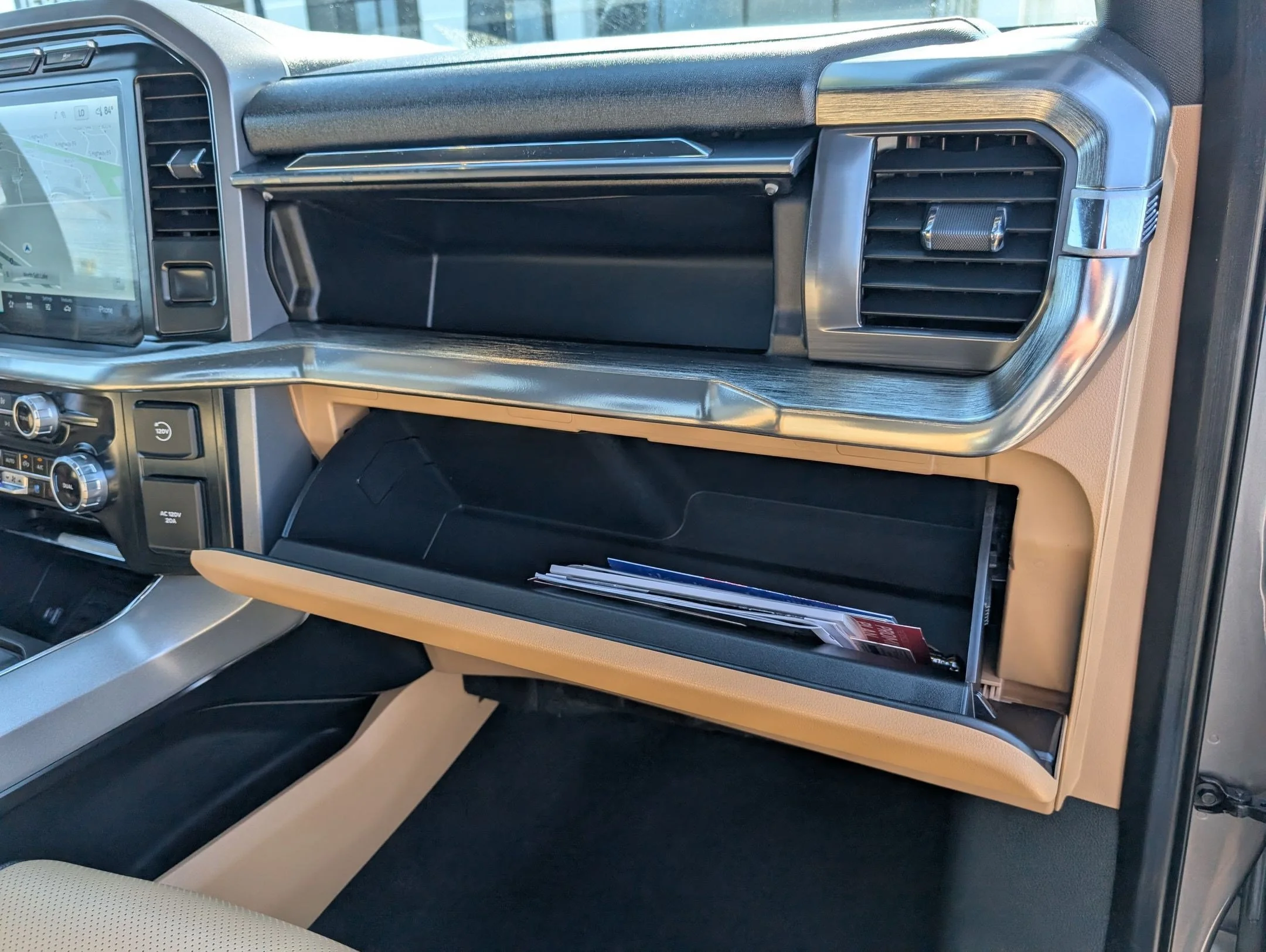 Used 2023 Gray Metallic Ford LARIAT image 31
