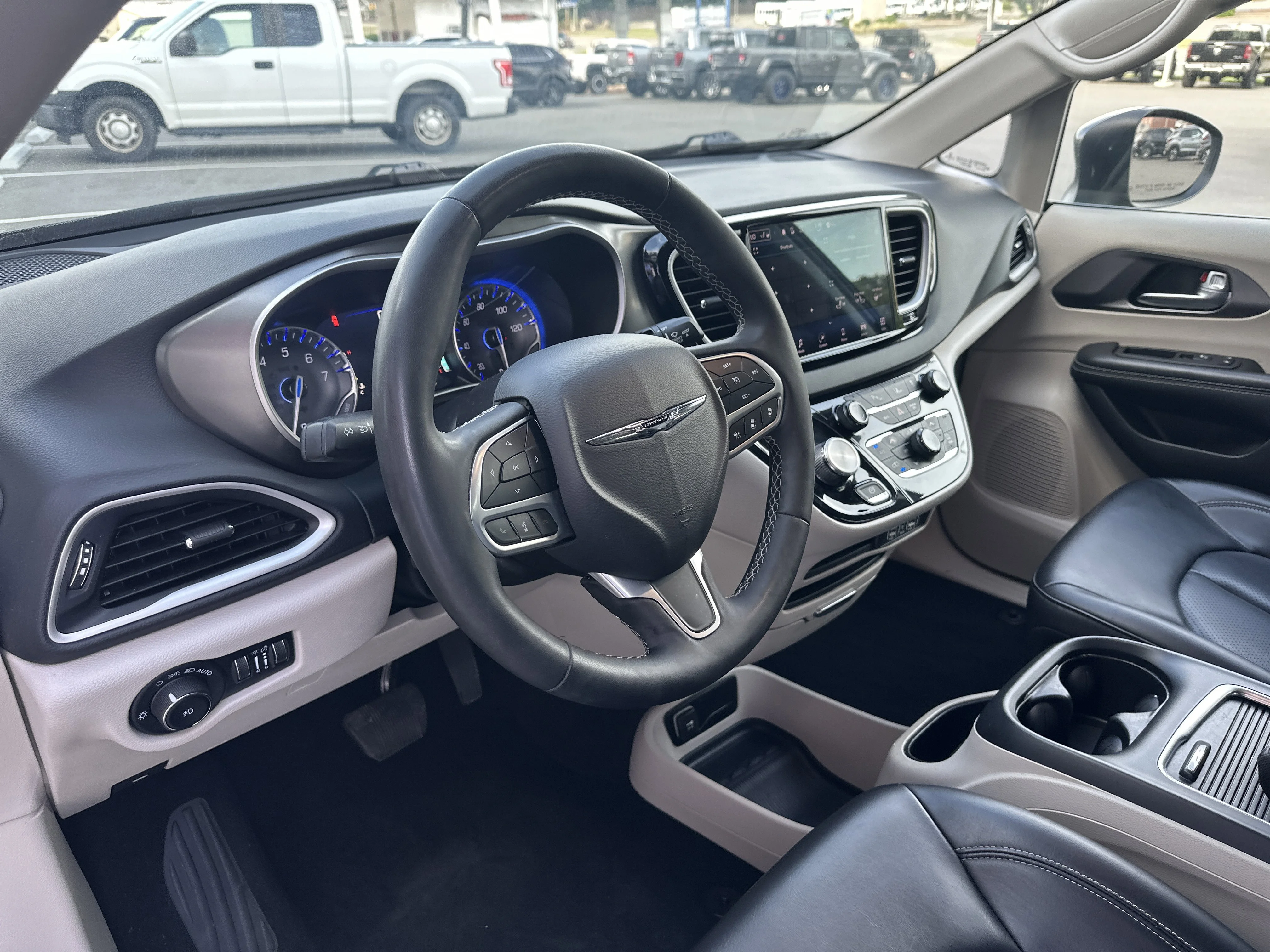 Used 2023 Granite Crystal Metallic Clearcoat Chrysler Touring L image 20