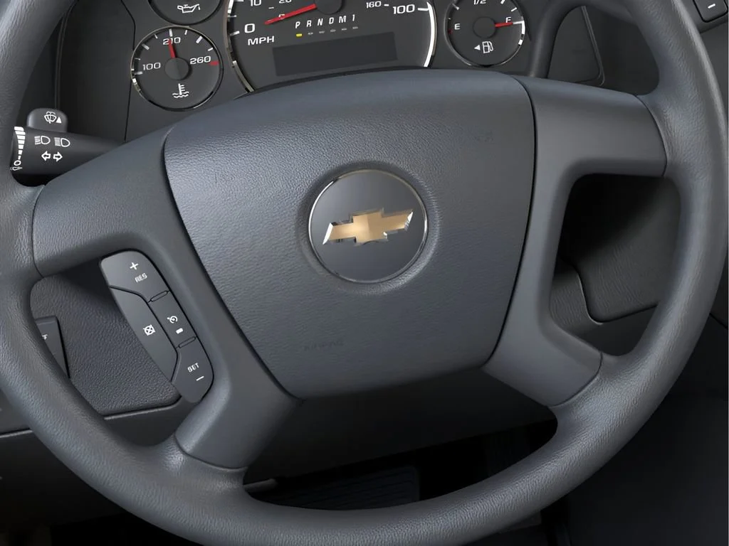 New 2025 Summit White Chevrolet 1WT image 17