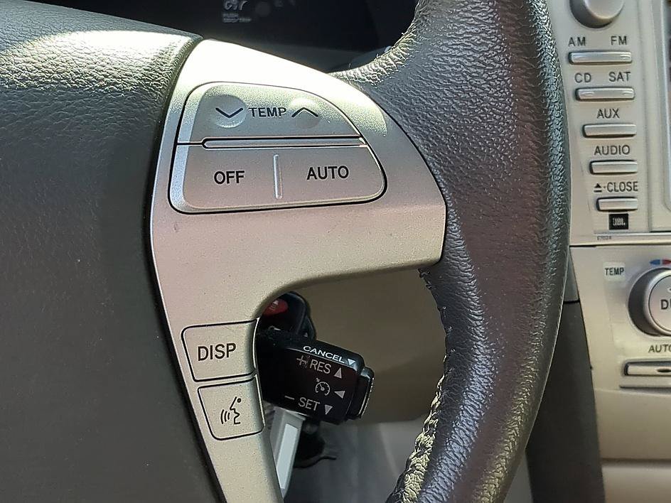 Used 2011 Aloe Green Metallic Toyota XLE image 19