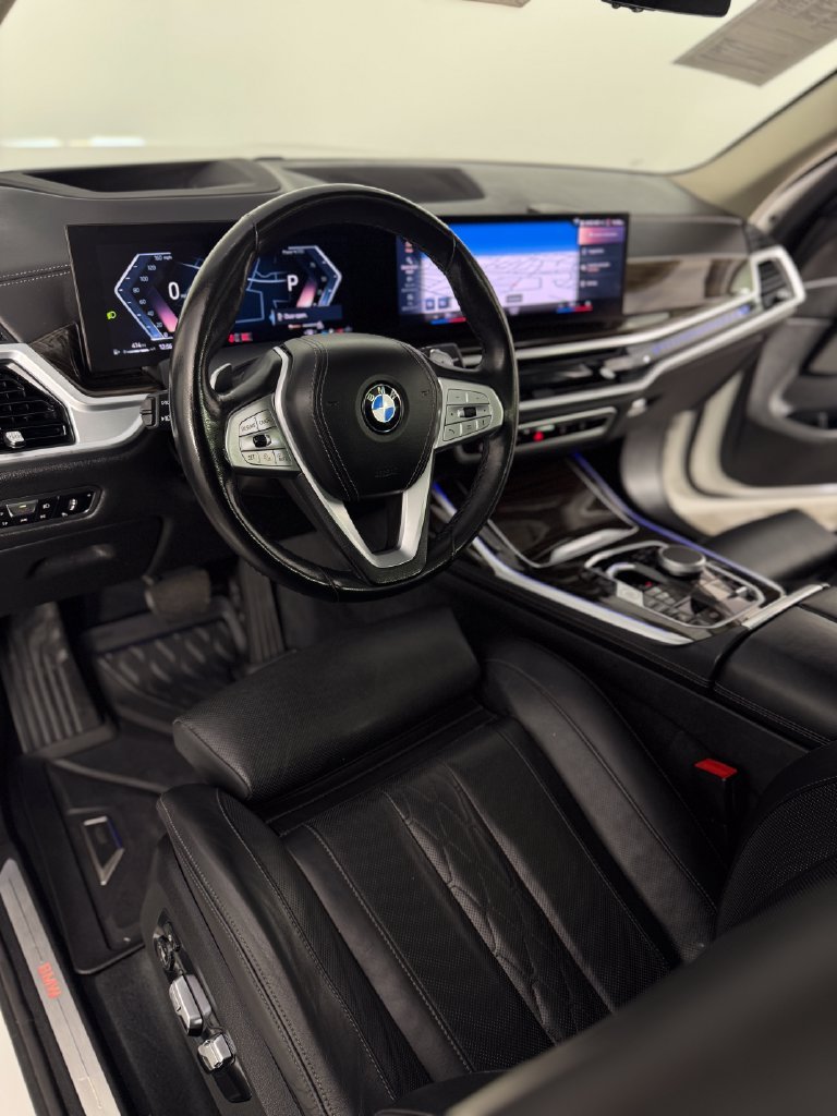 Used 2023 White Metallic BMW xDrive40i image 30