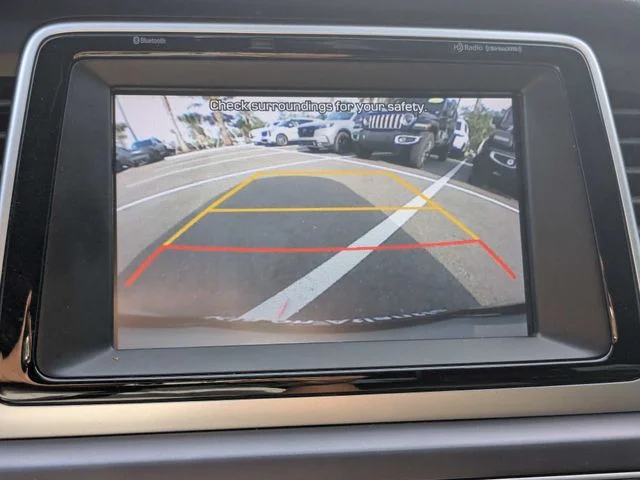 Used 2019 Silver Hyundai Sport image 21