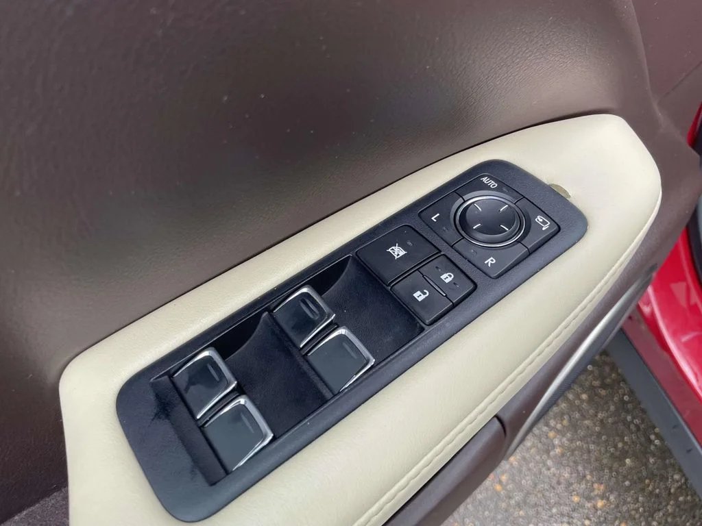 Used 2016 Matador Red Mica Lexus Base image 15