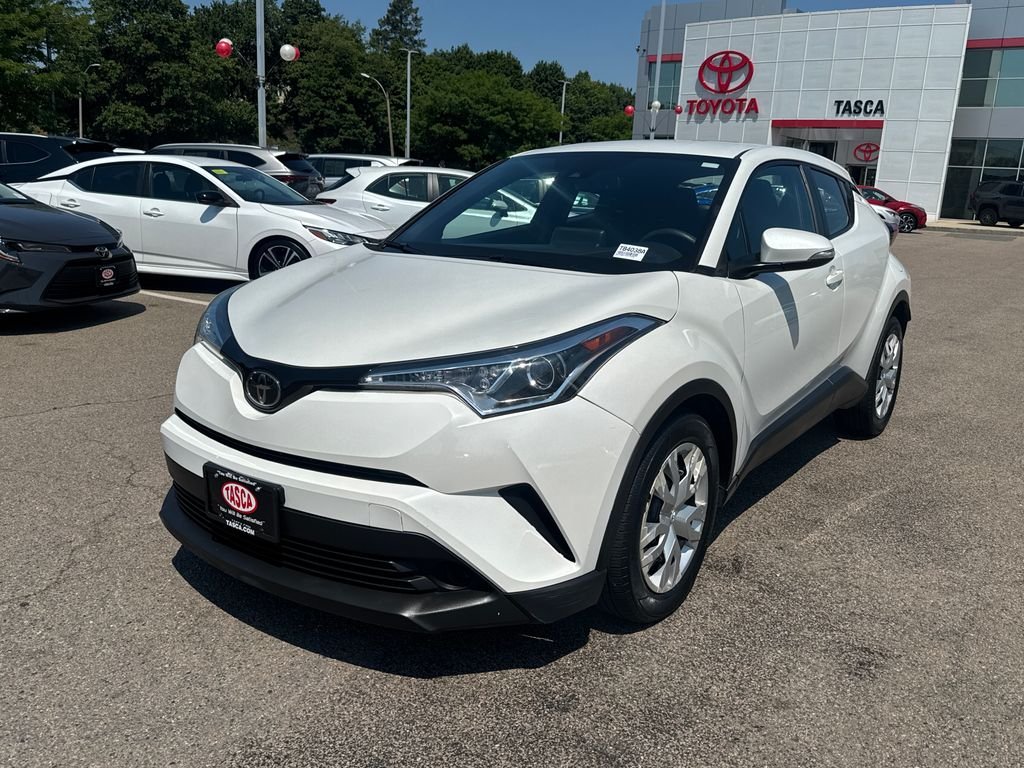 Used 2019 White Toyota LE image 3