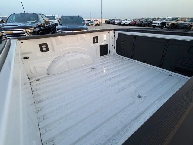 New 2025 Oxford White Ford XLT image 10
