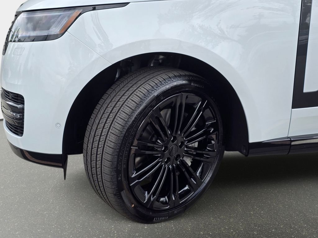 New 2026 Fuji White LAND ROVER SE LWB 7-Seats / V8 image 32