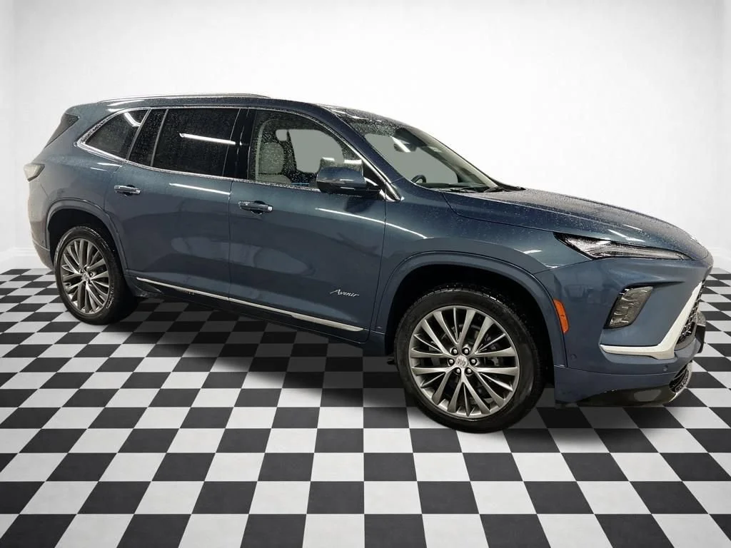 2026 Buick Enclave Avenir AWD's photo
