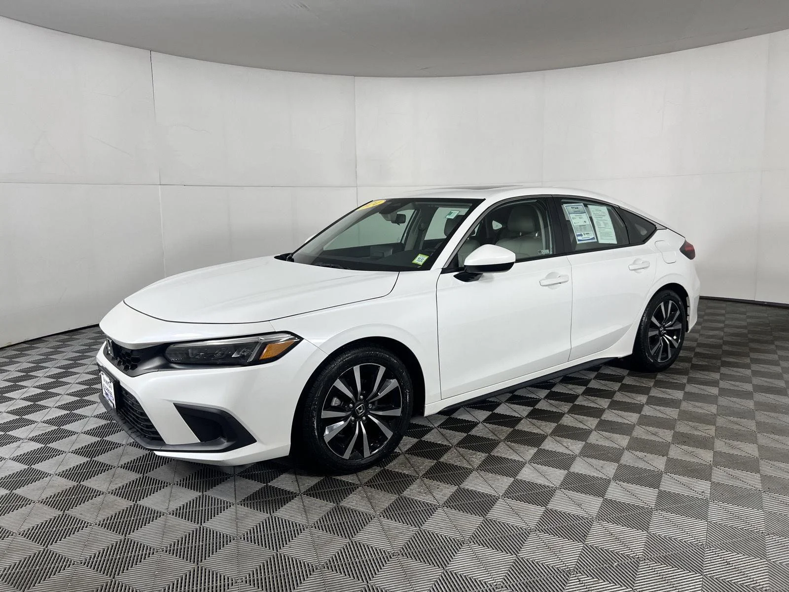 Used 2024 Platinum White Pearl Honda EX-L image 19