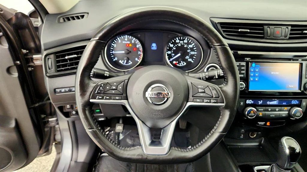 Used 2017 Gun Metallic Nissan 2017.5 AWD SV w/ SV Premium Package & Navigation image 13