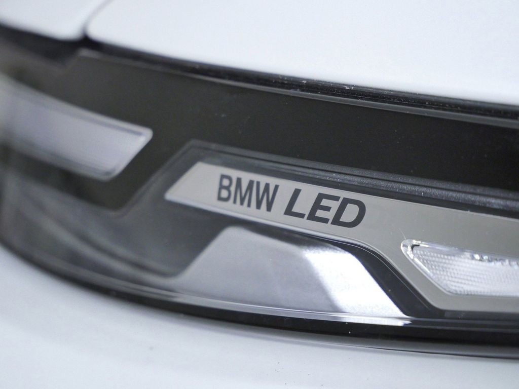 New 2027 Mineral White Metallic BMW M60i image 4