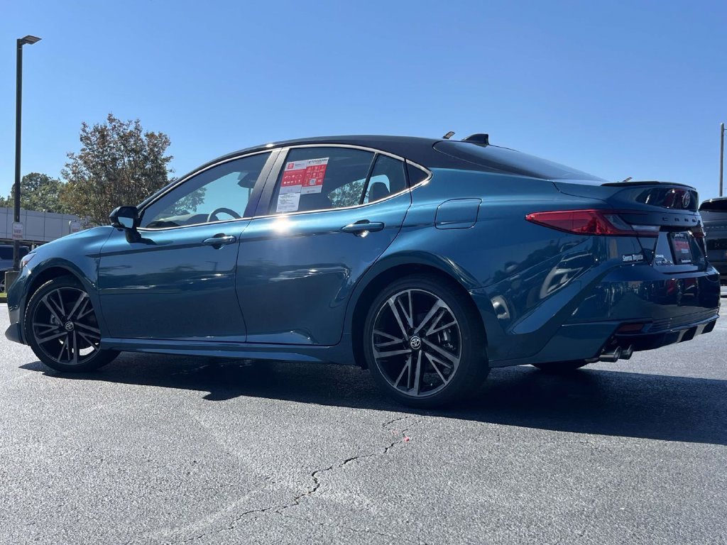 New 2026 Ocean Gem with Midnight Black Metallic roof Toyota XSE image 4