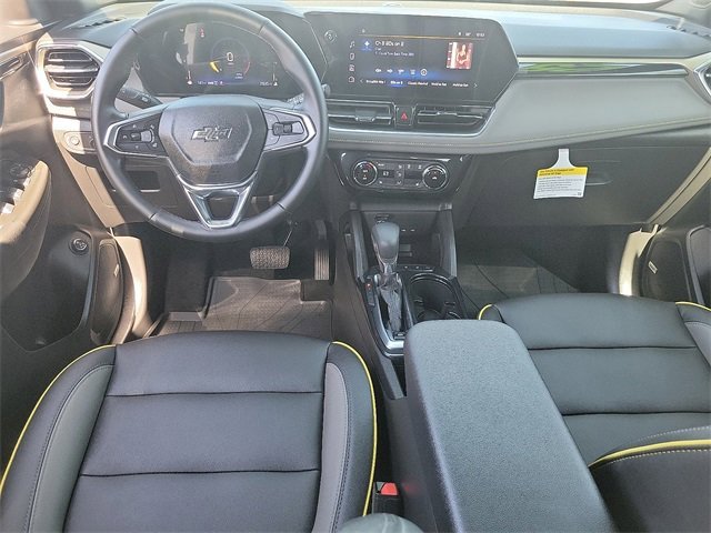 Used 2025 Iridescent Pearl Tricoat Chevrolet ACTIV image 10