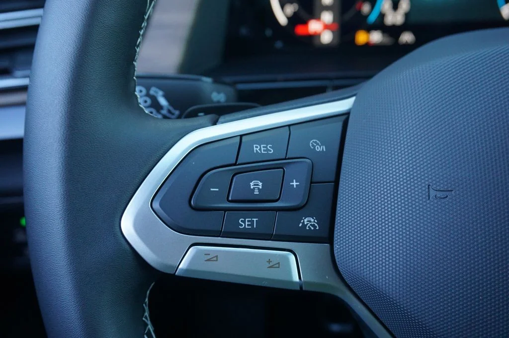 New 2026 Black Volkswagen 2.0T SE w/Technology image 21