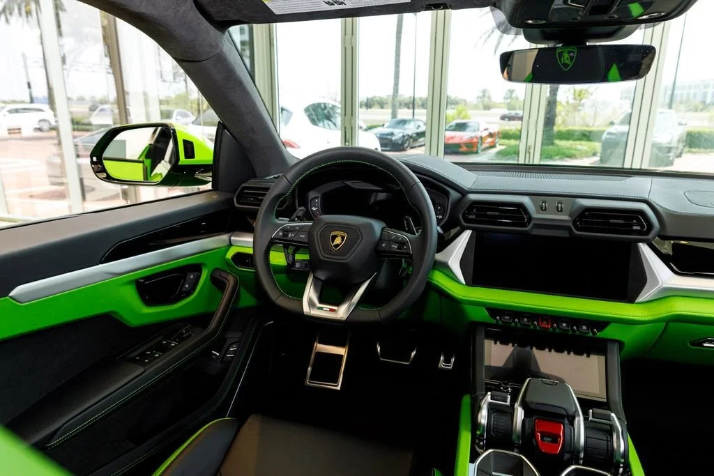 Used 2025 Green Lamborghini SE image 43