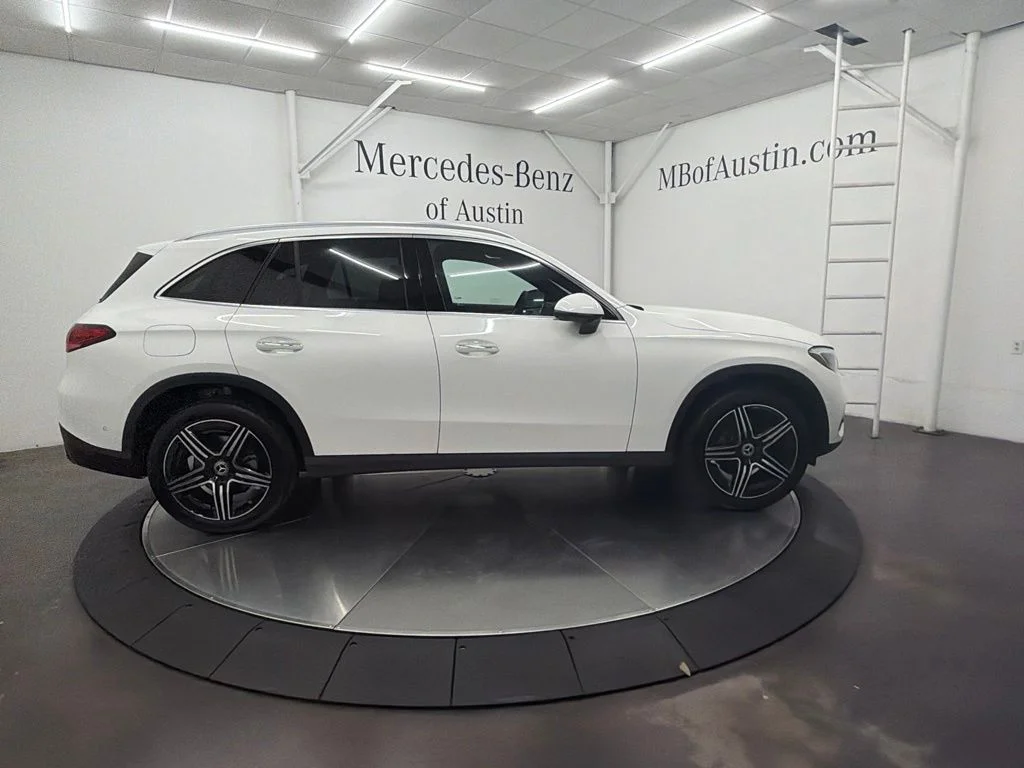 New 2027 White Mercedes-Benz GLC 300 image 8