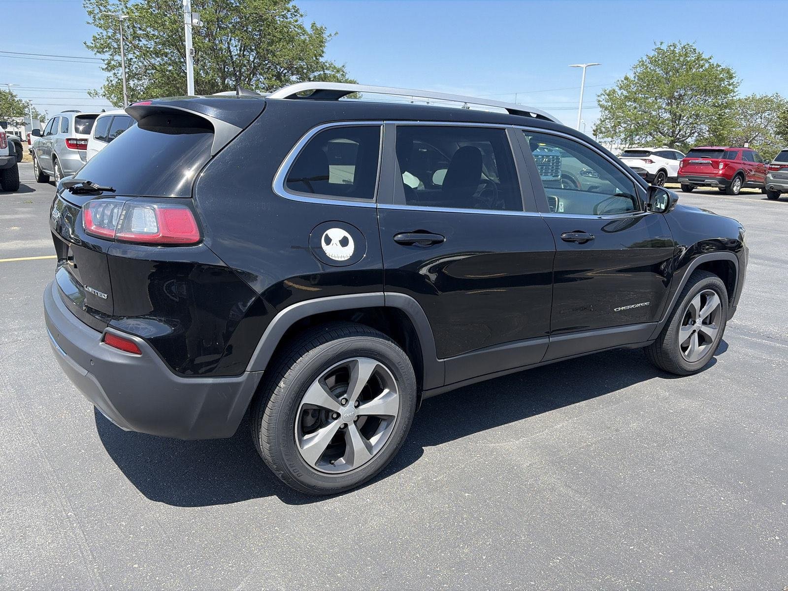 Used 2020 Diamond Black Crystal Pearlcoat Jeep Limited image 9
