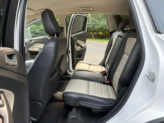 Used 2019 White Platinum Clearcoat Metallic Ford SEL image 13
