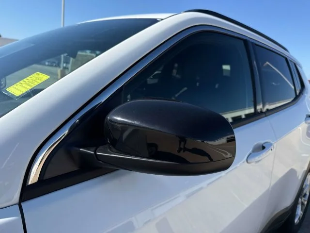 Used 2025 White Jeep Latitude image 7
