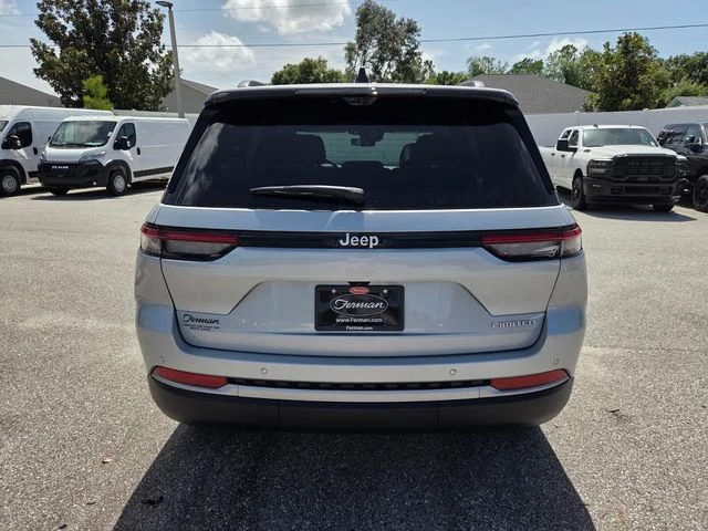 New 2026 Silver Zynith Exterior Paint Jeep Limited image 10