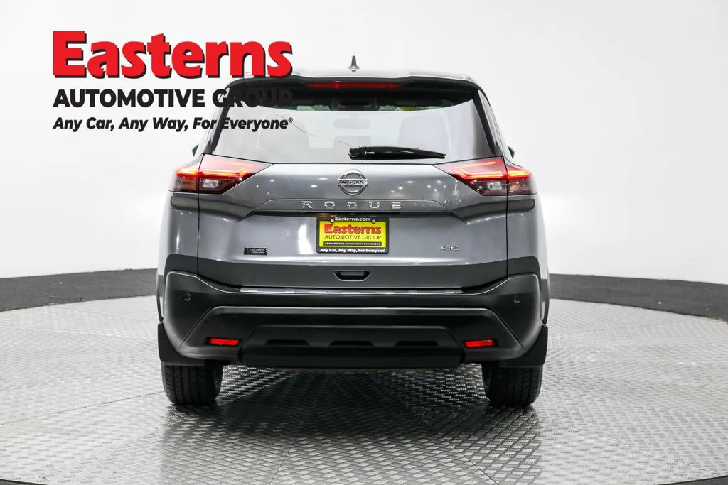 Used 2021 Gray Nissan S image 6