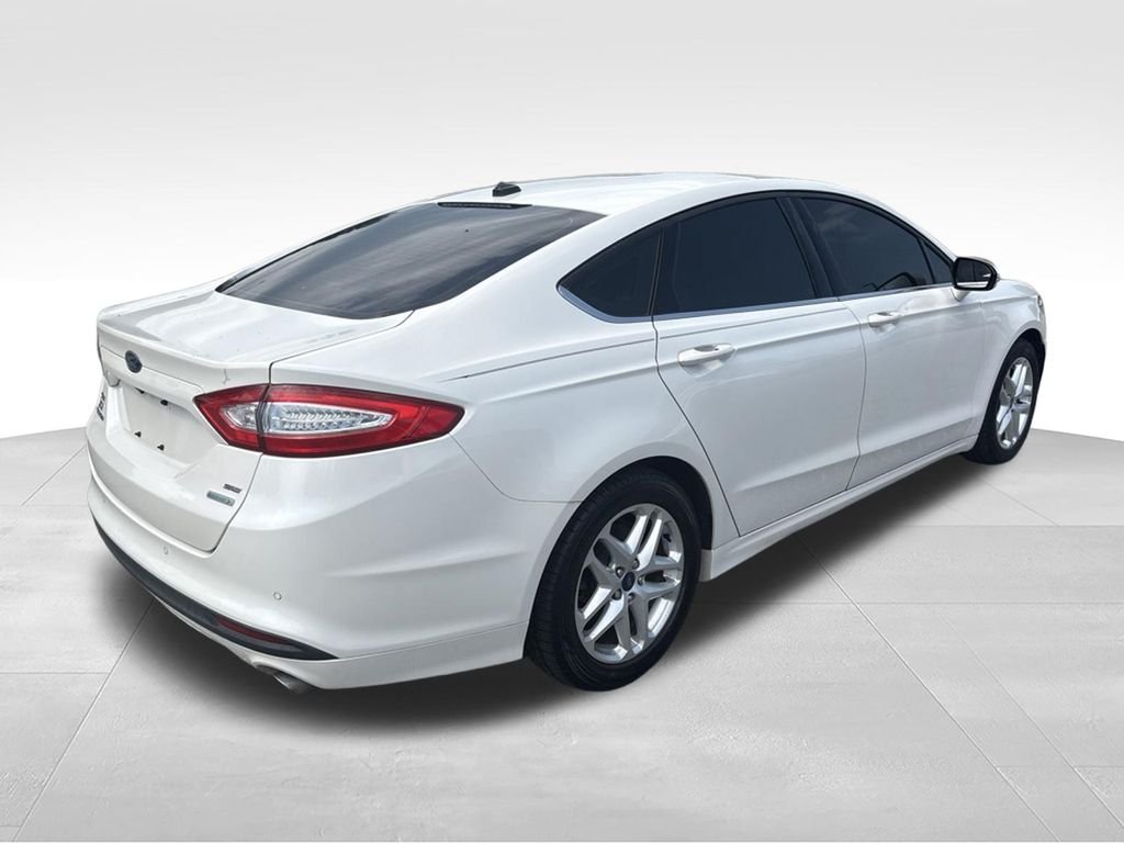 Used 2016 White Ford SE image 4