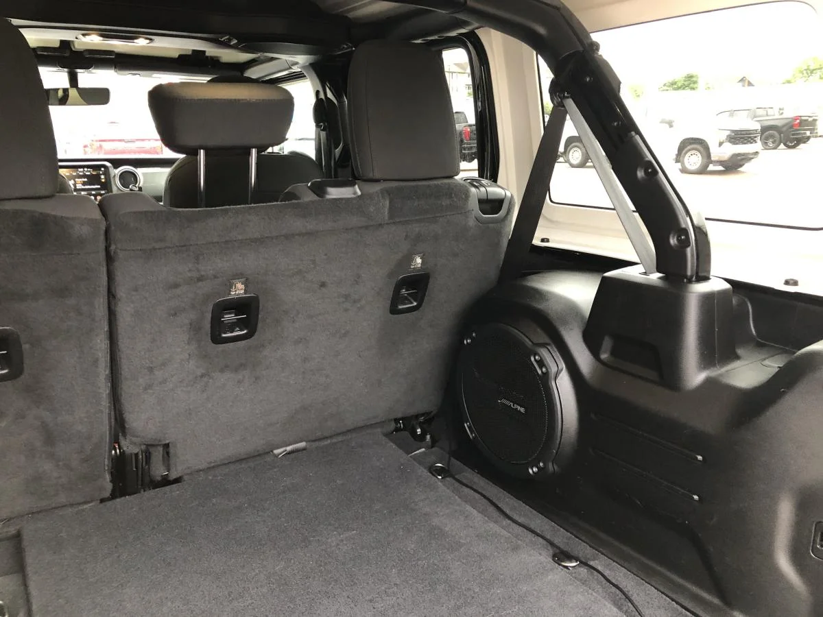 Used 2019 Black Jeep Unlimited Sahara 4x4 image 8
