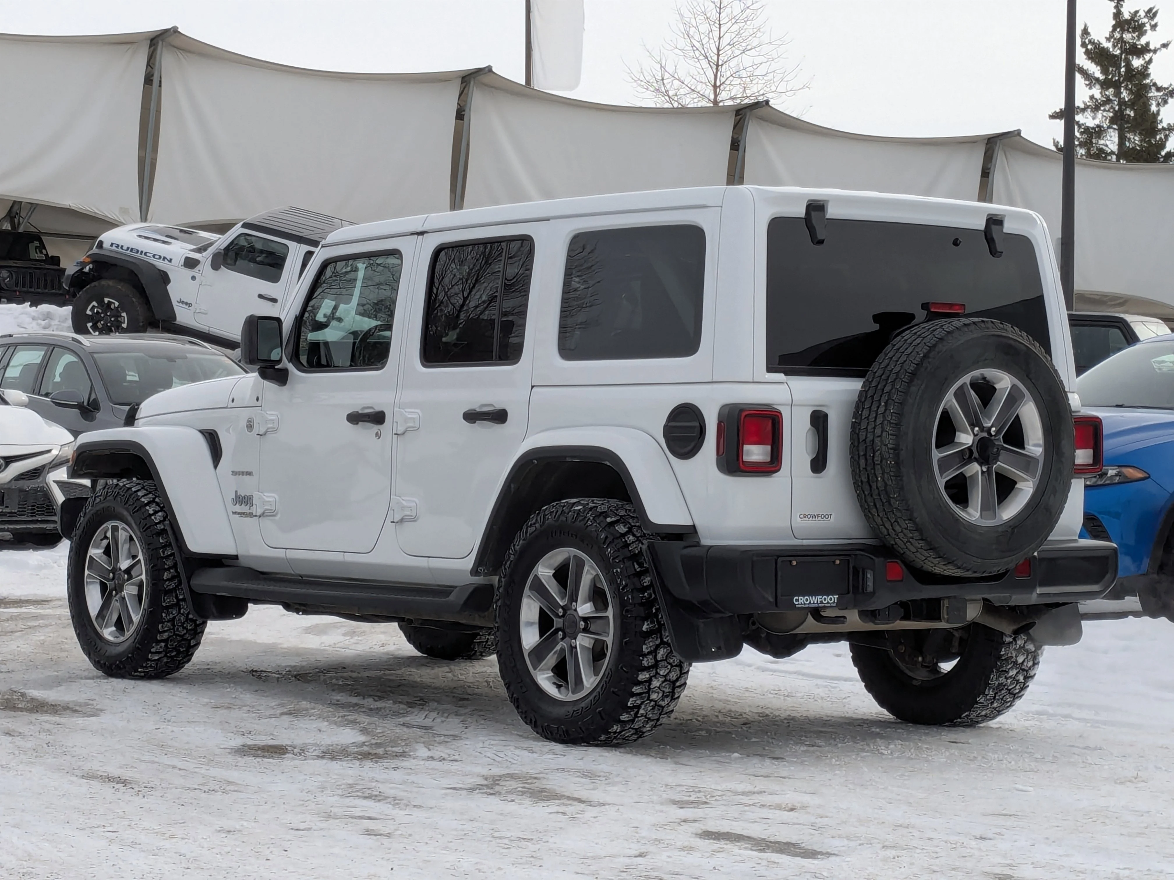 Used 2022 White Jeep Unlimited Sahara - Cold Weather Grp - Leather - Alpine Audio - Remote Start & More image 5