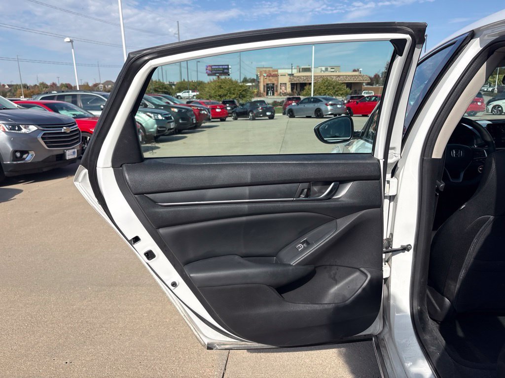 Used 2018 White Honda EX image 35