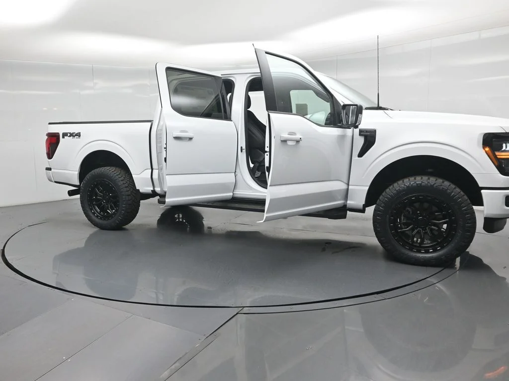 New 2026 Oxford White Ford XLT image 32