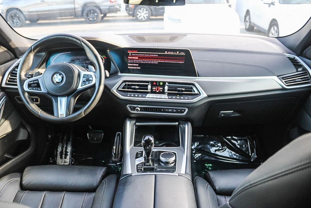 Used 2022 White Metallic BMW xDrive40i image 13