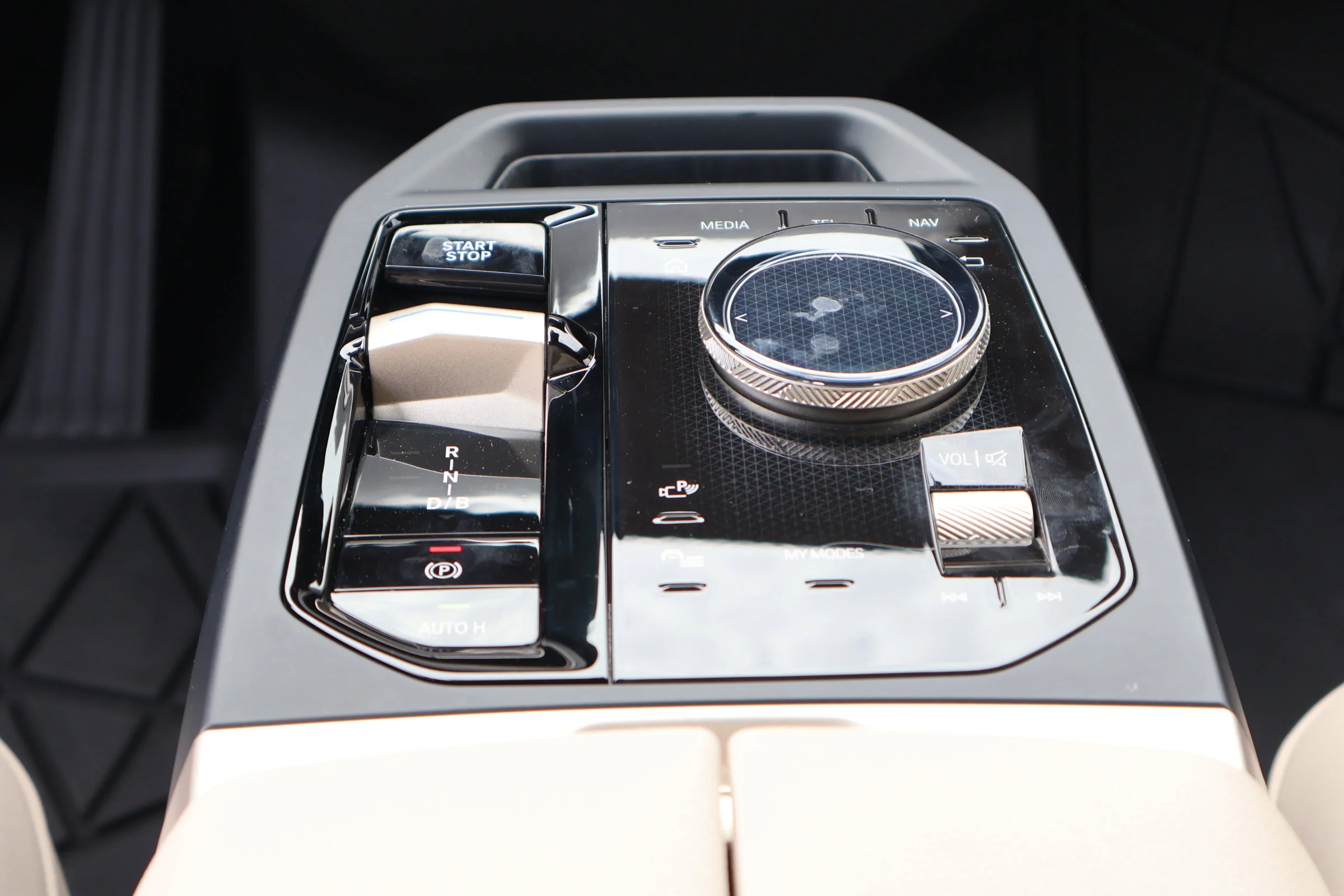 2025 BMW iX 50 - Photo 21