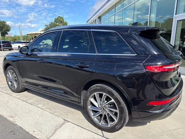 Used 2022 Black Lincoln Grand Touring image 2