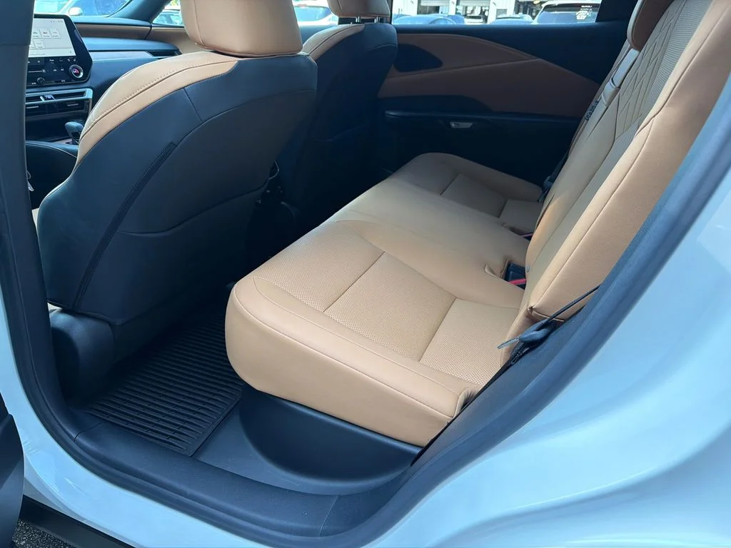 Used 2023 White Lexus 350 Premium image 21